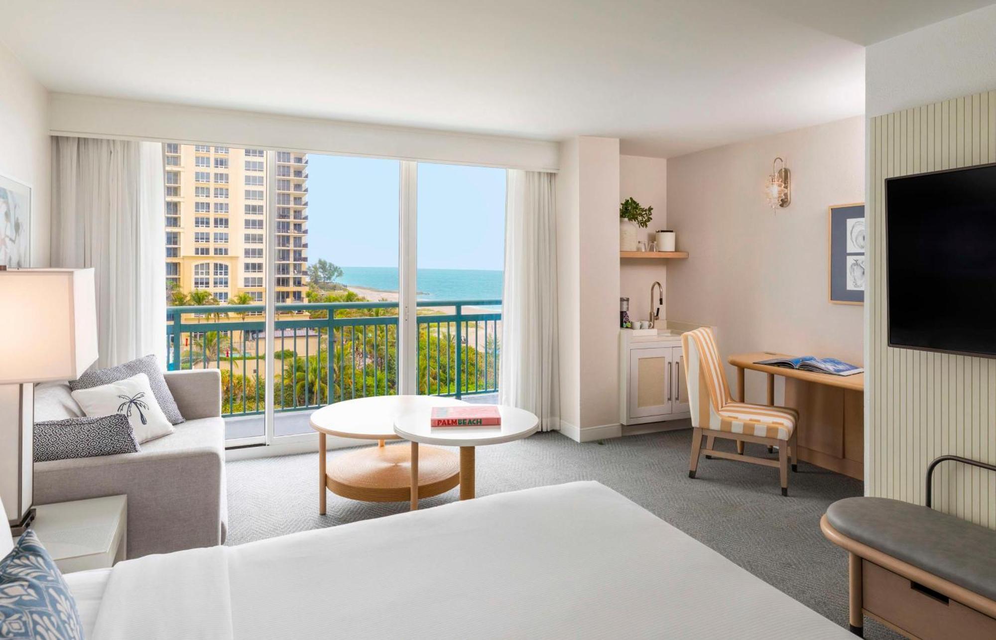 Three-Bedroom Family Suite Two King Beds Two Queen Beds Sofa Bed