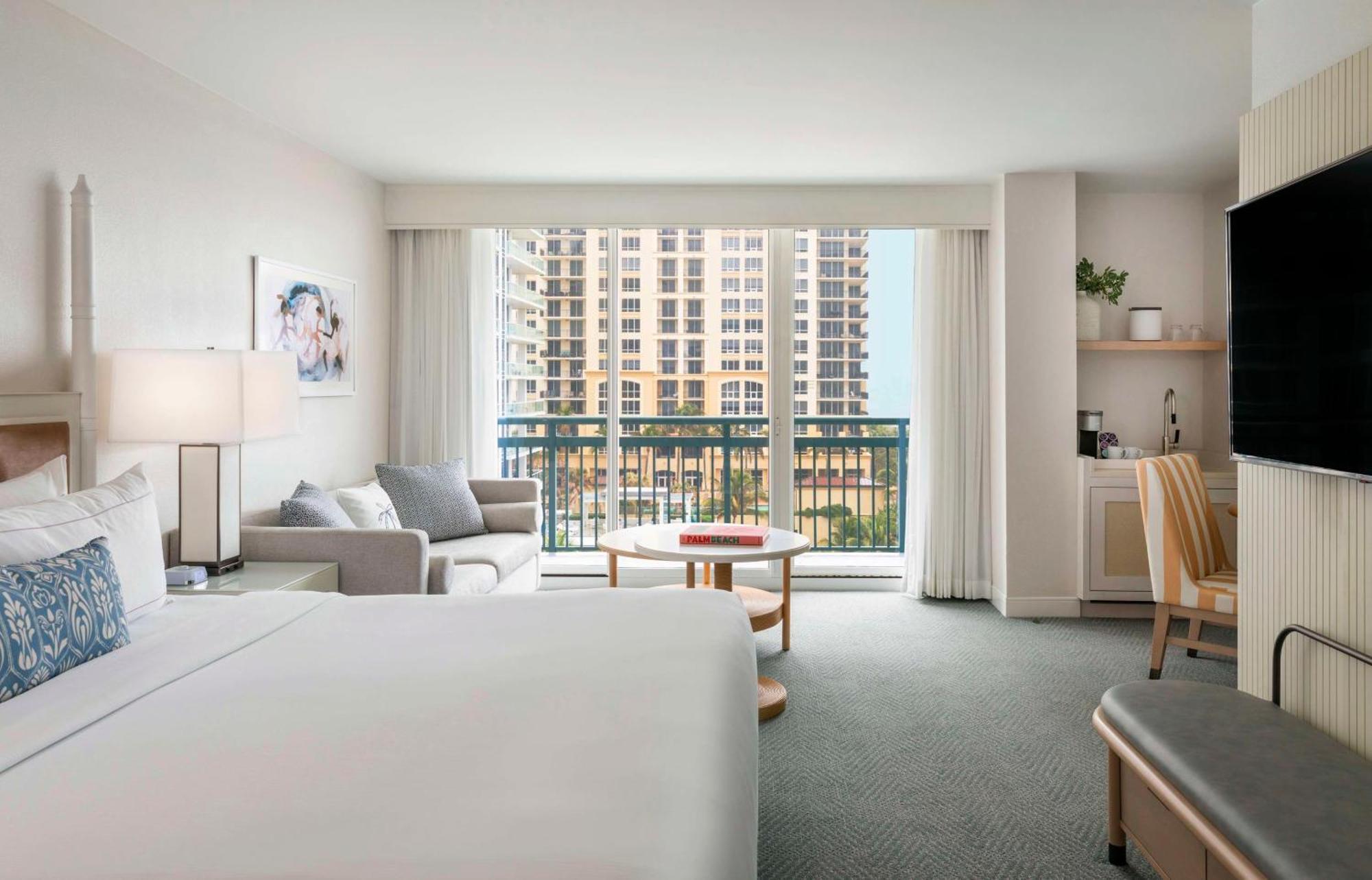 Three-Bedroom Family Suite Two King Beds Two Queen Beds Sofa Bed
